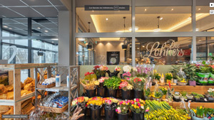 02-Marktbistro-Snacktheke-Blumen